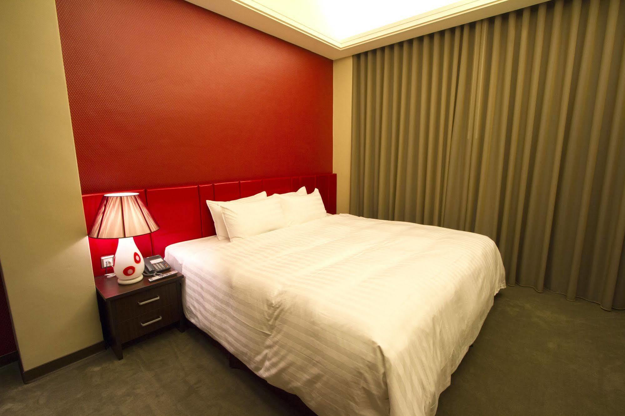 Hunt Champion Hotel Taichung Exterior foto